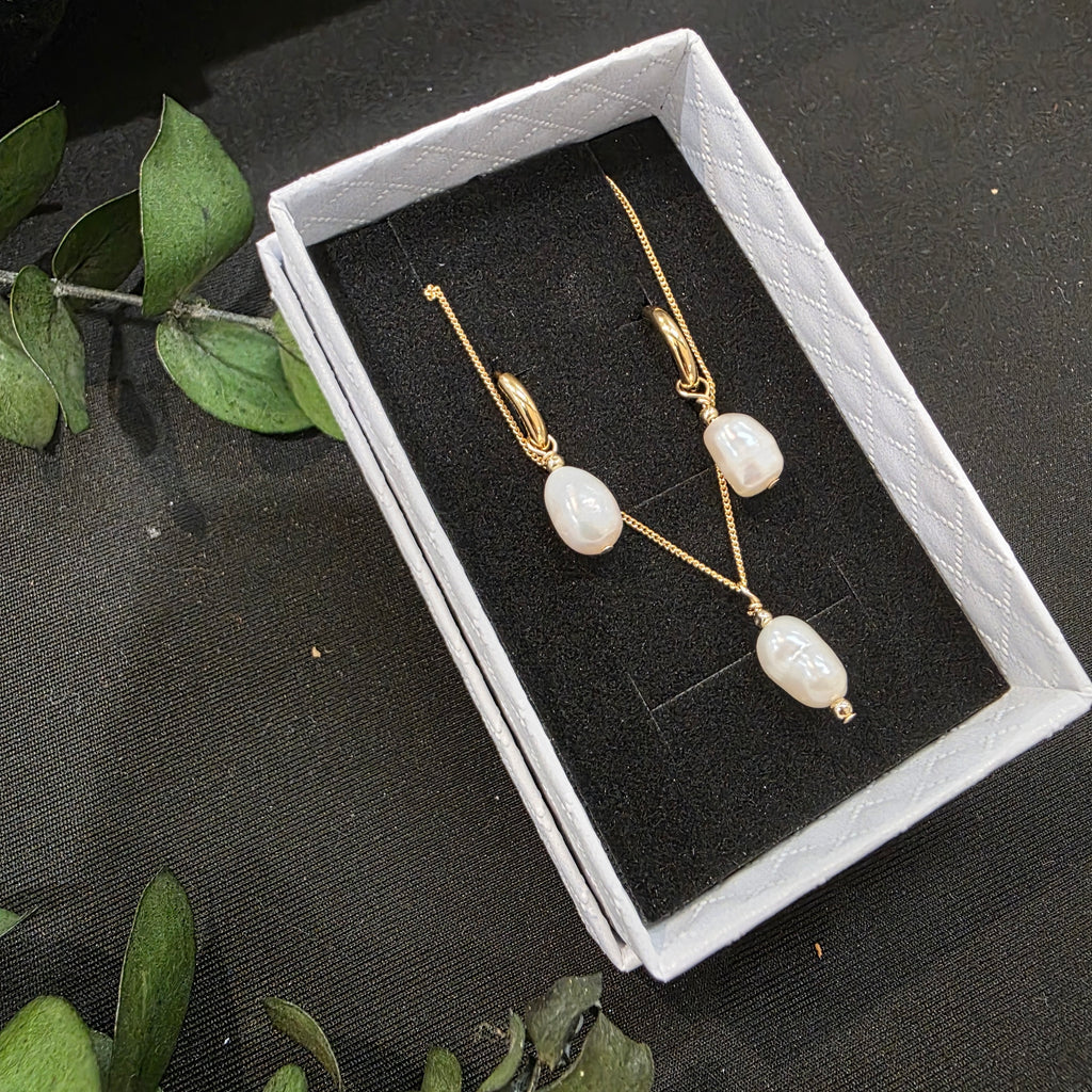 Gold Freshwater Pearl Necklace